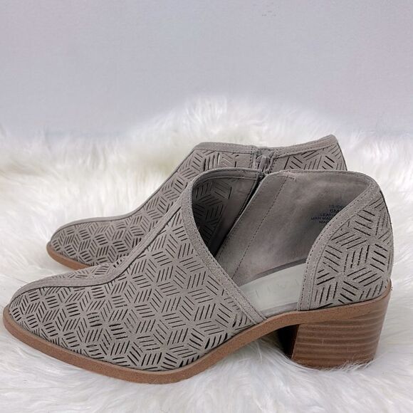 1. State | Tan pointy toe suede booties 6.0 , cutout detail and zipper closure - Picture 8 of 8